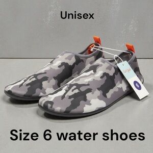 Cat & Jack Gray Camo Water Shoes size 6